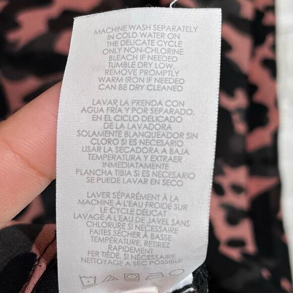 Cabi Womens 9 To 5 Blouse In Animal Print Bow Tie Neck 3075 Size Small - Picture 6 of 10